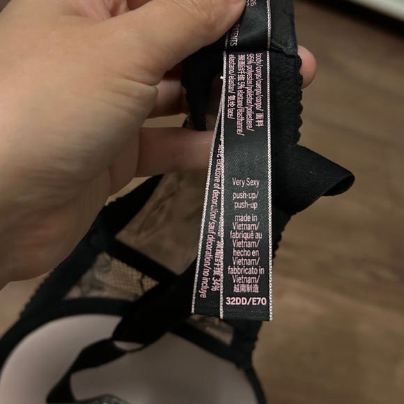2 Victoria's Secret bras, size 32DD - Picture 7 of 7